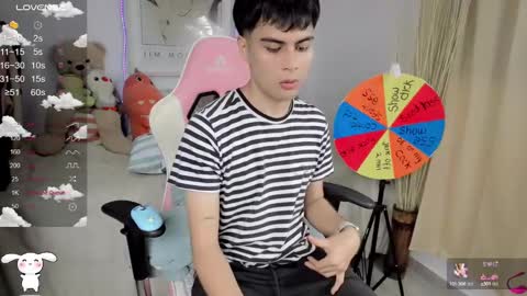 Snapshot of boy_andy__ chatting on March 7, 2025, 7:05 pm Aaron online show from March 7, 2025, 7:05 pm