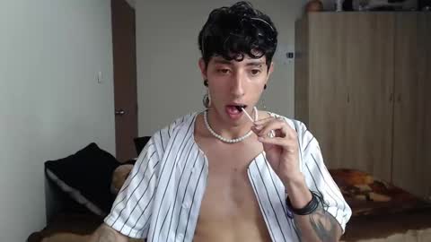 Snapshot of boy_fox_guys chatting on February 21, 2025, 1:11 am Boy Astro online show from February 21, 2025, 1:11 am
