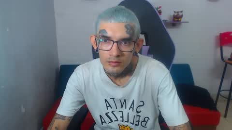 boy_tatto77 online show from December 21, 2025, 6:37 pm