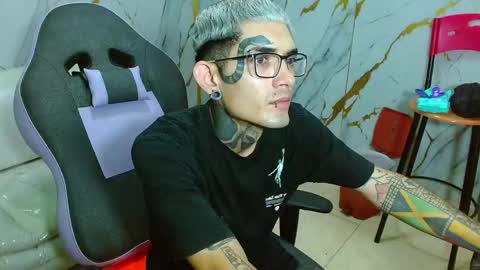 boy_tatto77 online show from February 5, 2026, 7:07 pm