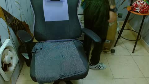 boy_tatto77 online show from April 1, 2026, 12:06 pm