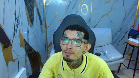 boy_tatto77 online show from May 16, 2026, 11:42 am