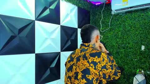 boy_tatto777 online show from September 16, 2025, 2:18 pm