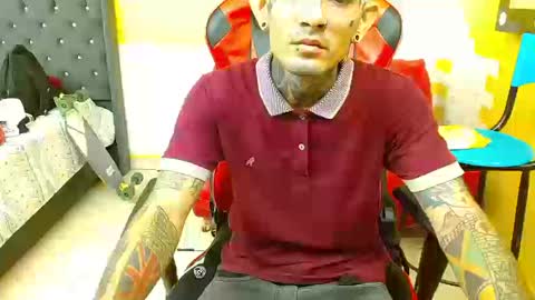 boy_tatto777 online show from September 19, 2025, 1:12 pm