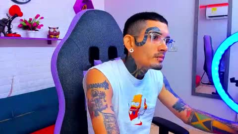 boy_tatto777 online show from September 23, 2025, 1:36 pm