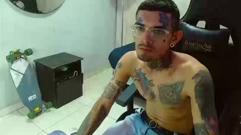 boy_tatto777 online show from September 24, 2025, 2:42 pm