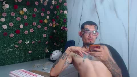 boy_tatto777 online show from April 29, 2026, 4:44 pm