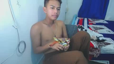 Snapshot of boyax16 chatting on December 25, 2024, 8:07 pm boyax16 online show from December 25, 2024, 8:07 pm