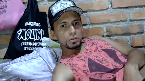 Snapshot of boycumlatino21 chatting on September 18, 2025, 8:22 pm Boy online show from September 18, 2025, 8:22 pm