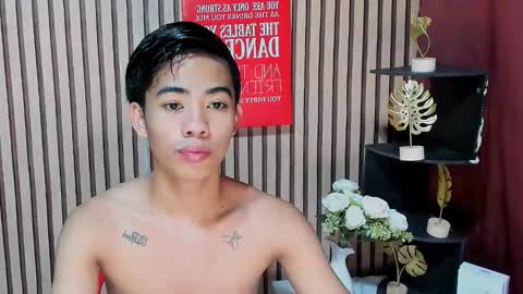 Snapshot of boynextdoor4ux chatting on September 9, 2025, 9:31 am HI IM JAMES DONT FORGET GIVE ME THUMBS UP AND JOIN TO MY FANCLUB online show from September 9, 2025, 9:31 am