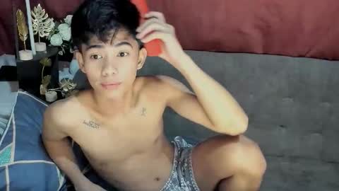 Snapshot of boynextdoor4ux chatting on September 22, 2025, 5:37 pm HI IM JAMES DONT FORGET GIVE ME THUMBS UP AND JOIN TO MY FANCLUB online show from September 22, 2025, 5:37 pm