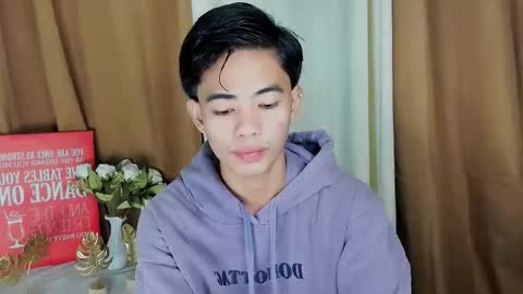 Snapshot of boynextdoor4ux chatting on October 16, 2025, 7:37 pm HI IM JAMES DONT FORGET GIVE ME THUMBS UP AND JOIN TO MY FANCLUB online show from October 16, 2025, 7:37 pm