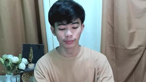 Snapshot of boynextdoor4ux chatting on November 2, 2025, 4:42 pm HI IM JAMES DONT FORGET GIVE ME THUMBS UP AND JOIN TO MY FANCLUB online show from November 2, 2025, 4:42 pm