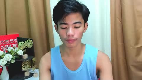 Snapshot of boynextdoor4ux chatting on November 6, 2025, 9:37 pm HI IM JAMES DONT FORGET GIVE ME THUMBS UP AND JOIN TO MY FANCLUB online show from November 6, 2025, 9:37 pm