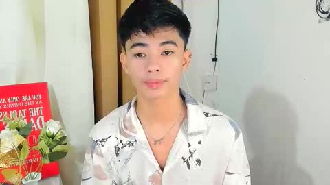 Snapshot of boynextdoor4ux chatting on December 1, 2025, 5:18 pm HI IM JAMES DONT FORGET GIVE ME THUMBS UP AND JOIN TO MY FANCLUB online show from December 1, 2025, 5:18 pm