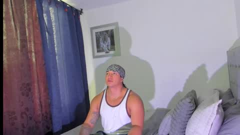 boys_blackandwhite online show from November 30, 2025, 9:41 pm