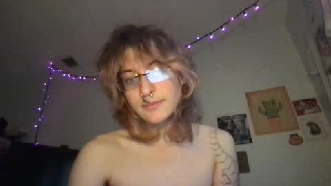 Snapshot of boywithbug chatting on March 10, 2025, 1:54 pm boywithbug online show from March 10, 2025, 1:54 pm