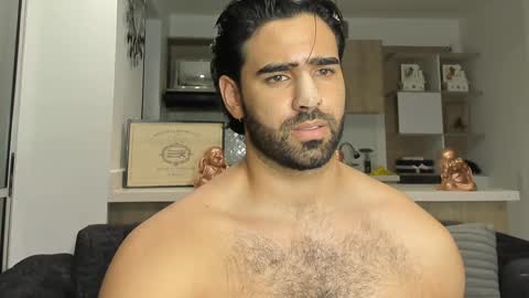 bradleymartin7 online show from January 3, 2025, 6:44 am