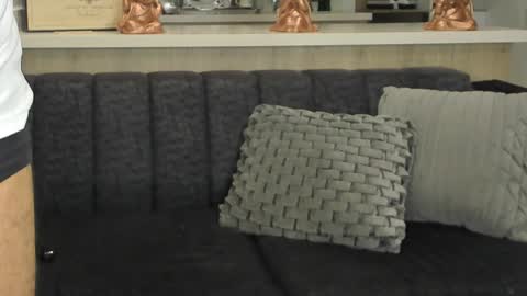 bradleymartin7 online show from January 10, 2025, 3:29 am