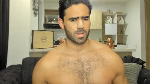 bradleymartin7 online show from February 6, 2025, 12:22 am