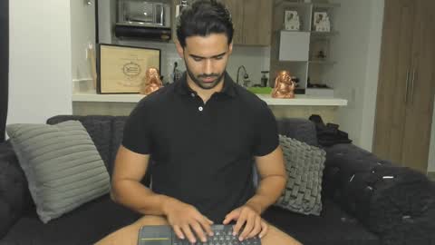 bradleymartin7 online show from February 13, 2025, 1:29 am