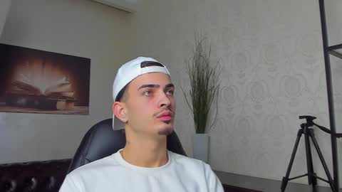 Snapshot of brandontatex chatting on December 18, 2024, 12:29 pm BrandonTateX online show from December 18, 2024, 12:29 pm
