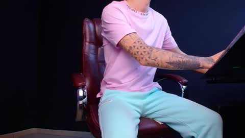 Snapshot of brandontatex chatting on October 30, 2025, 6:26 am BrandonTateX online show from October 30, 2025, 6:26 am