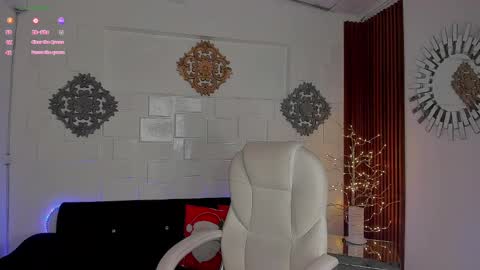 Snapshot of breex_ chatting on December 17, 2024, 11:38 pm Breex online show from December 17, 2024, 11:38 pm