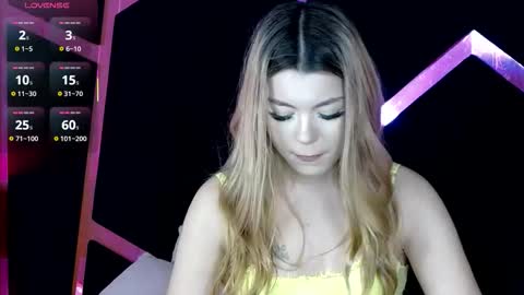 Zeline online show from December 13, 2025, 7:53 pm