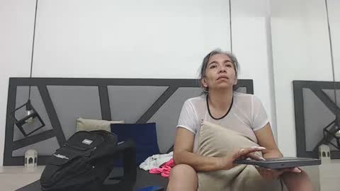 BRENDA VELASQUEZ online show from March 4, 2025, 8:49 pm