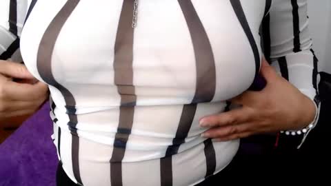 brendasantos_77 online show from October 29, 2025, 1:46 pm