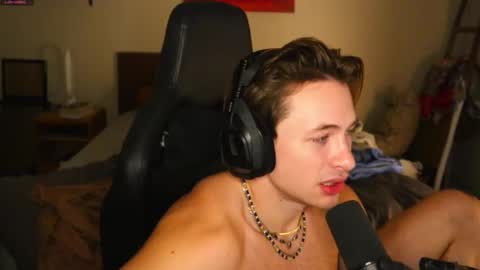 brentonverde online show from December 26, 2024, 12:25 am