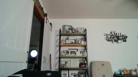 hey online show from October 9, 2025, 2:48 pm