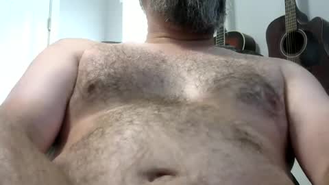 Snapshot of brian871001 chatting on July 27, 2026, 3:52 pm brian871001 online show from July 27, 2026, 3:52 pm