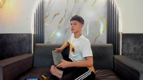 brian_hotof1 online show from May 21, 2026, 11:17 am