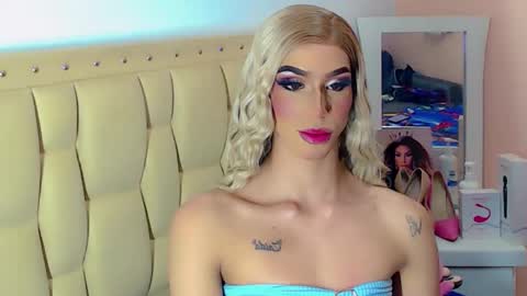 BRIANA online show from December 17, 2025, 7:42 pm