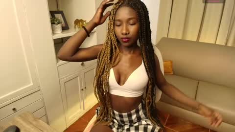 brianna_styles online show from September 16, 2025, 1:01 pm