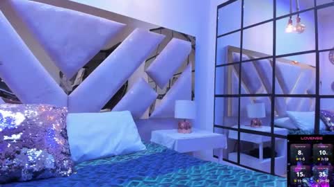 Brianna  online show from September 29, 2025, 12:32 pm