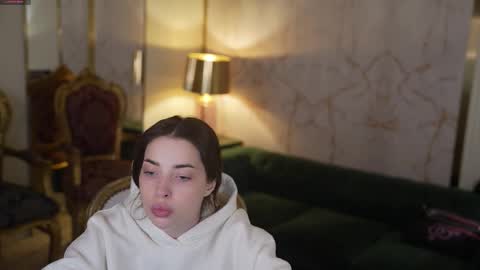 Diamonds Girls online show from December 1, 2025, 7:57 am