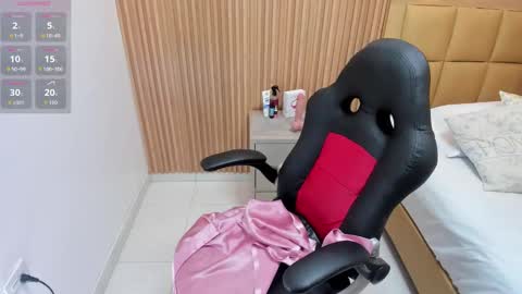          online show from October 17, 2025, 12:19 pm