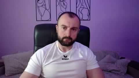 brindlefly69 online show from April 7, 2026, 10:48 am