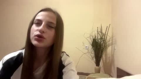 Snapshot of britanysuther chatting on June 22, 2026, 10:07 pm Ciri online show from June 22, 2026, 10:07 pm
