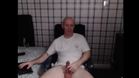 Snapshot of britguy_uk chatting on November 8, 2025, 10:30 pm Lemee Joinyuu online show from November 8, 2025, 10:30 pm
