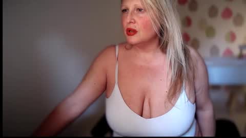 Snapshot of british_bella chatting on February 9, 2026, 12:09 pm British Bella online show from February 9, 2026, 12:09 pm