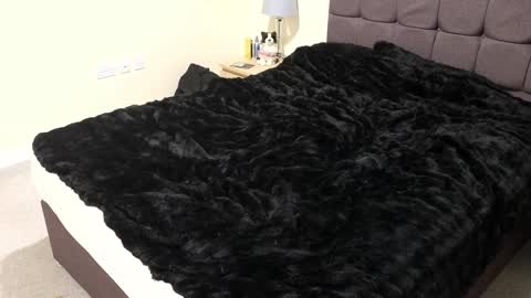 Snapshot of britishandbrunette chatting on January 25, 2025, 12:27 am Laura online show from January 25, 2025, 12:27 am