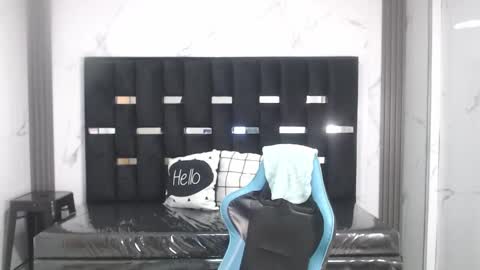 Snapshot of britney_sub chatting on January 16, 2026, 2:48 am Britney online show from January 16, 2026, 2:48 am