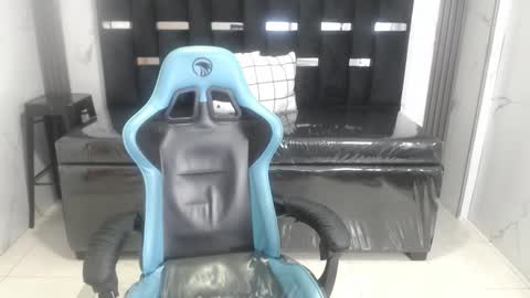 Snapshot of britney_sub chatting on January 17, 2026, 2:38 am Britney online show from January 17, 2026, 2:38 am