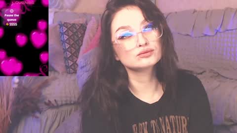 Snapshot of britneybarker chatting on December 4, 2024, 2:31 am britneybarker online show from December 4, 2024, 2:31 am