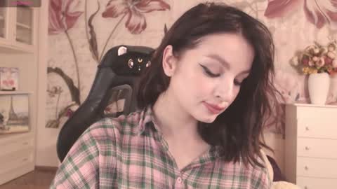 Snapshot of britneybarker chatting on September 16, 2025, 8:32 pm britneybarker online show from September 16, 2025, 8:32 pm