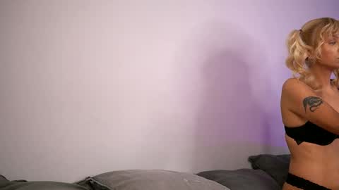 Snapshot of britneyhudson chatting on October 20, 2025, 3:40 am britneyhudson online show from October 20, 2025, 3:40 am